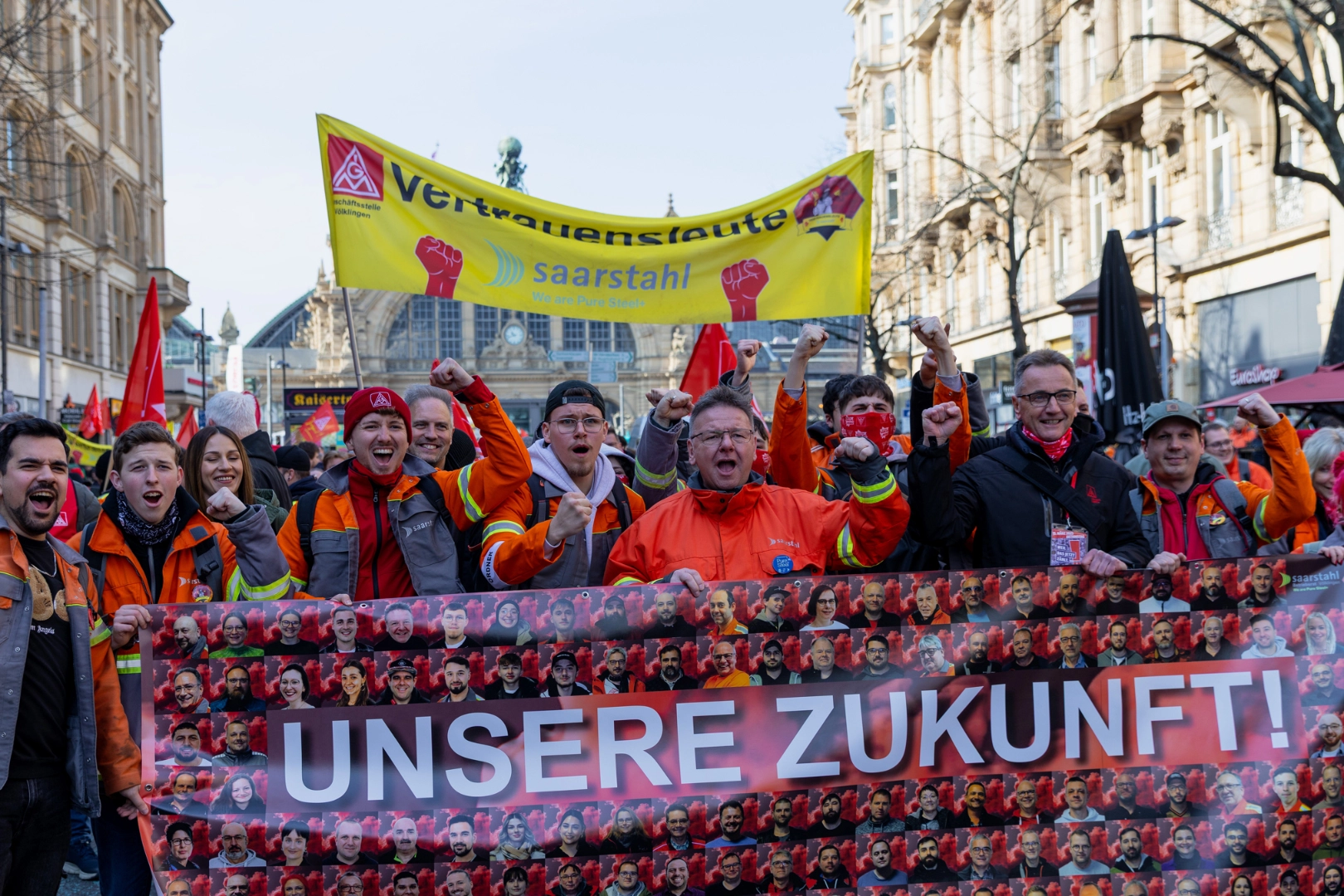 Saarstahl-Beschäftigte beim IG Metall-Aktionstag am 15. März 2025 in Frankfurt