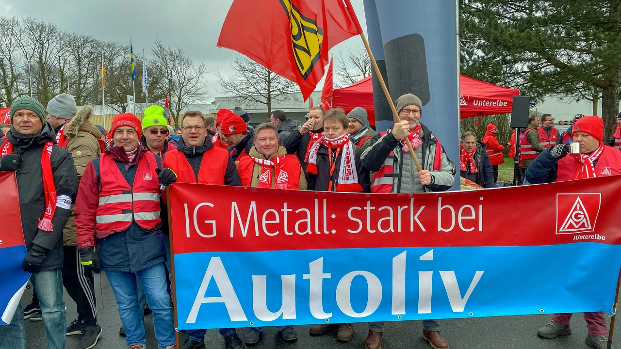 Küste Tarifrunde Textil und Bekleidung 2023: Aktion bei Autoliv und Autoflug in Elmshorn
