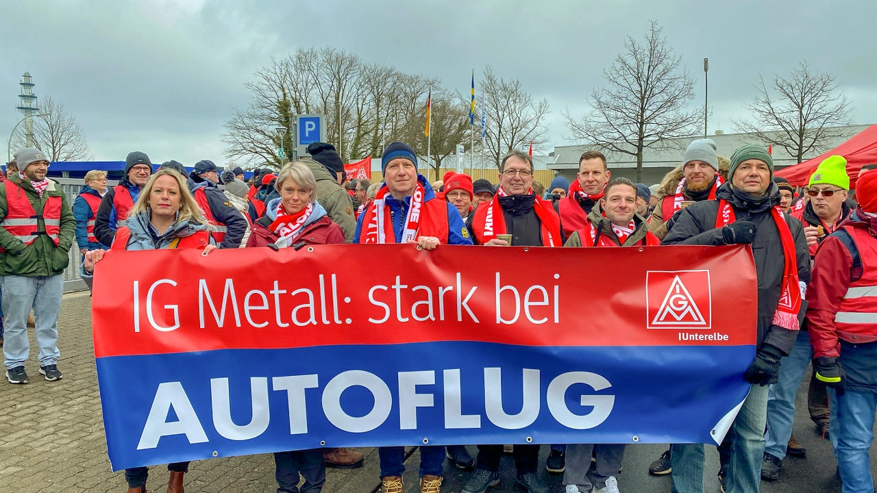 Küste Tarifrunde Textil und Bekleidung 2023: Aktion bei Autoliv und Autoflug in Elmshorn