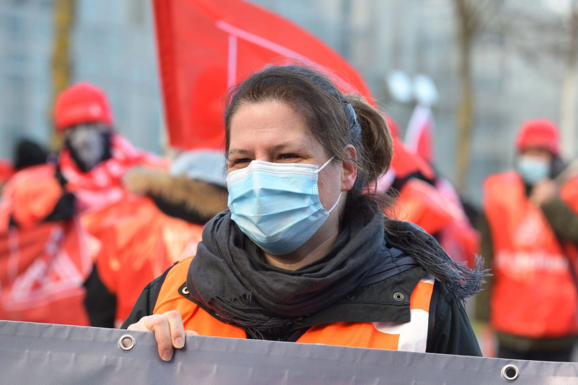 Beschäftigte von Hitachi-ABB bei Aktion vor der Zentrale in Zürich