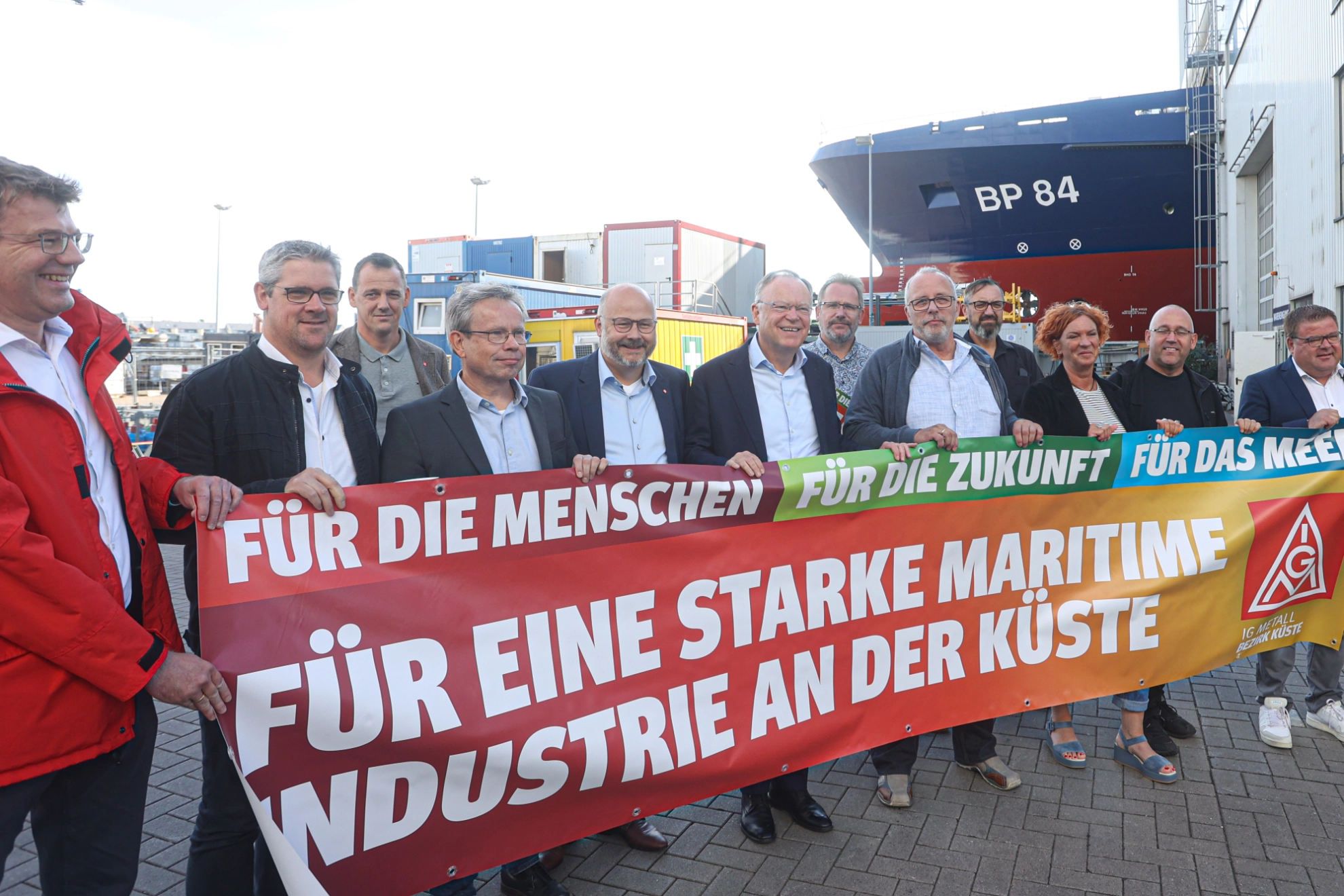 Besuch Ministerpräsident Weil Betriebsräte IG Metall Kueste auf der Fassmer Werft Niedersachsen