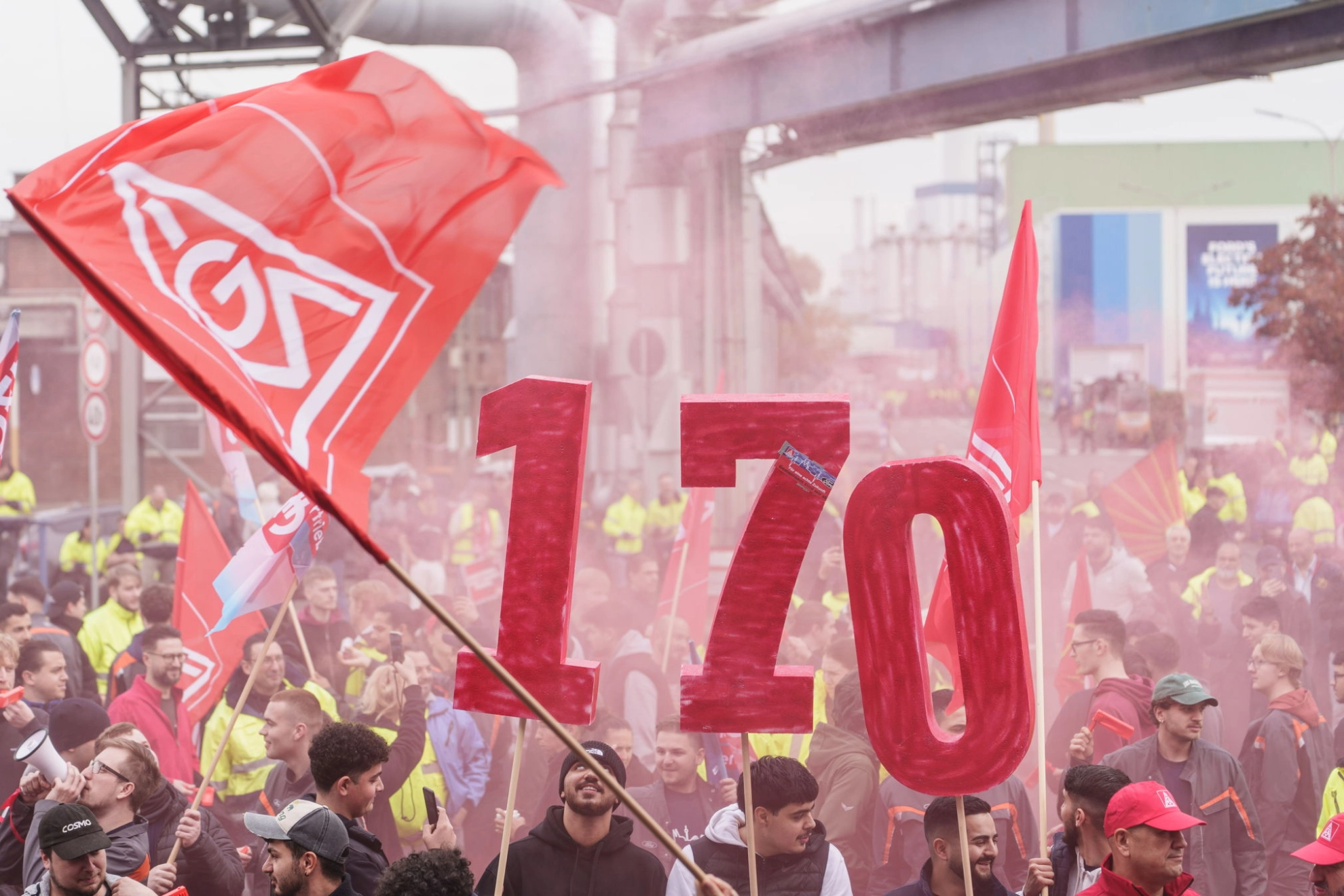 Beschäftigte von Ford in Köln machen zur Metall-Tarifrunde 2024 mit Warnstreiks Druck