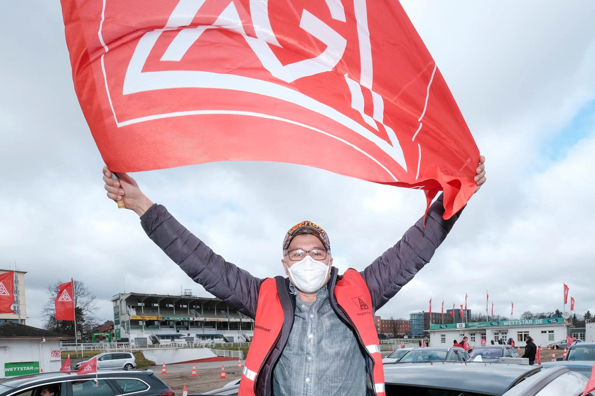 Autokundgebung auf der Horner Rennbahn in Hamburg im Rahmen der Tarifrunde in der Metallindustrie 2021