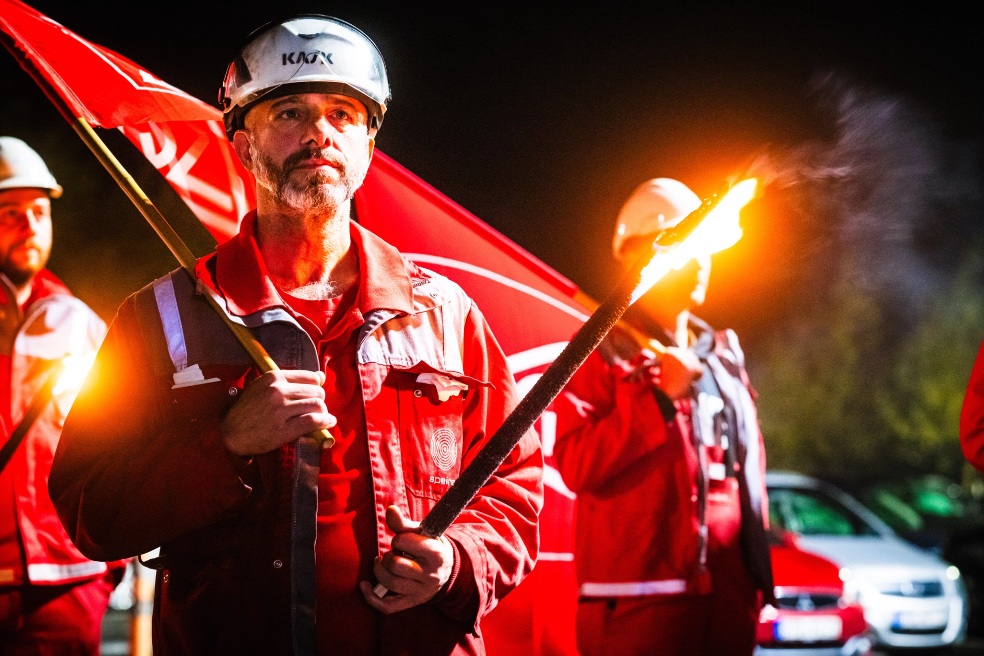 Bei Speira in Hamburg startete die Nachtschicht nach Ende der Friedenspflicht am Dienstag um Mitternacht in die Warnstreiks.