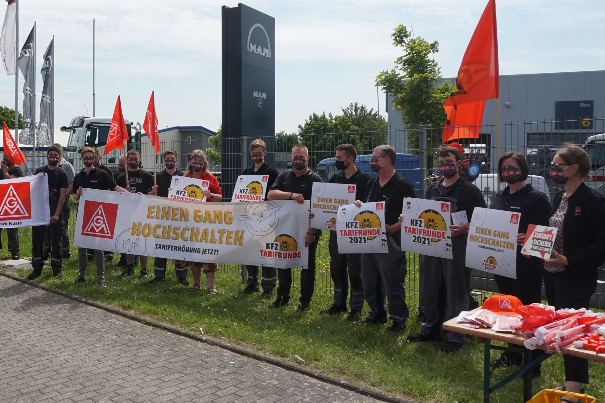 Kfz-Tarifrunde: Warnstreik MAN Kiel