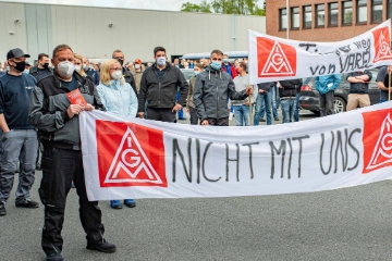 Airbus-Beschäftigte protestieren gegen geplante Zerschlagung des Konzerns