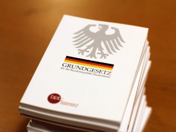 IG Metall gratuliert Grundgesetz zum 75. Geburtstag