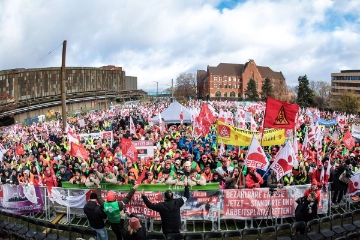 Tausende Metaller demonstrieren für Zukunft der Industrie 