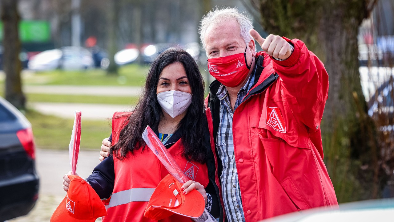 Beschäftigte während einer Aktion zur Tarifbewegung 2021